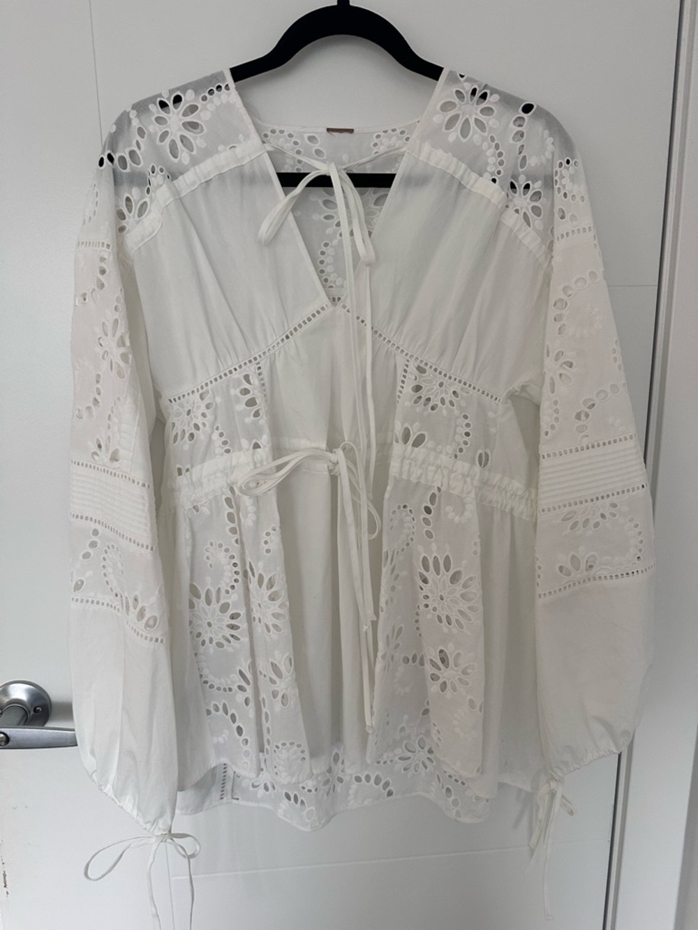 Hugo Boss White Cutwork Lace Blouse Waist Tie Ribbon Top US 2